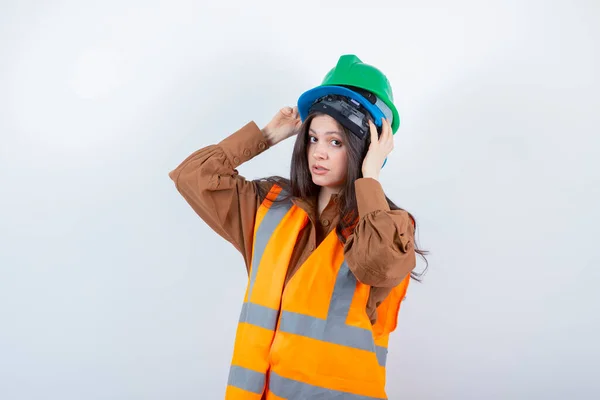 Foto Einer Ingenieurin Sicherheitsweste Die Vor Der Kamera Posiert Hochwertiges — Stockfoto