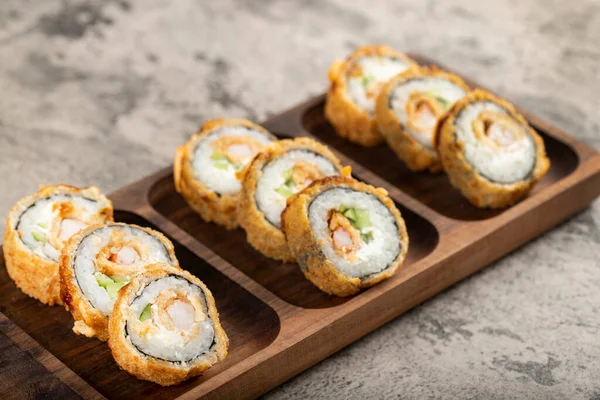 Délicieux Rouleaux Sushi Frais Placés Sur Une Table Pierre Photo — Photo