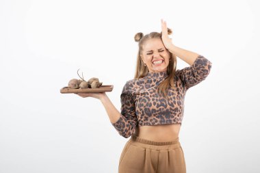 Leopar desenli pancar desenli sarışın kadın portresi. Yüksek kalite fotoğraf