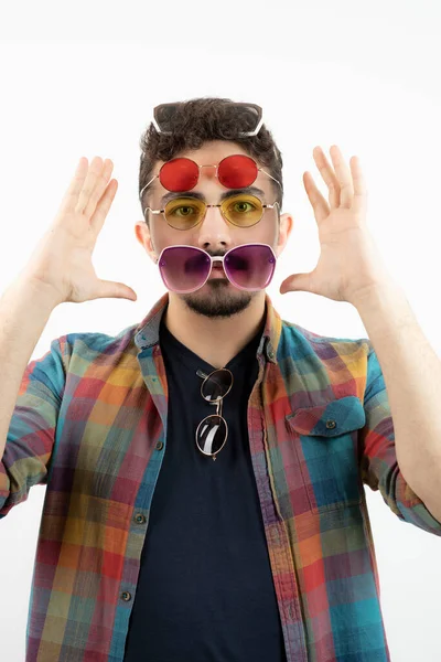 Feche Foto Homem Moda Que Está Copos Coloridos Foto Alta — Fotografia de Stock