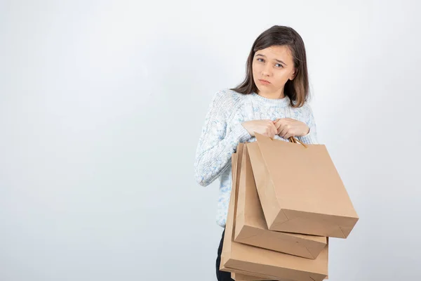 Retrato Adolescente Suéter Sosteniendo Bolsas Compras —  Fotos de Stock