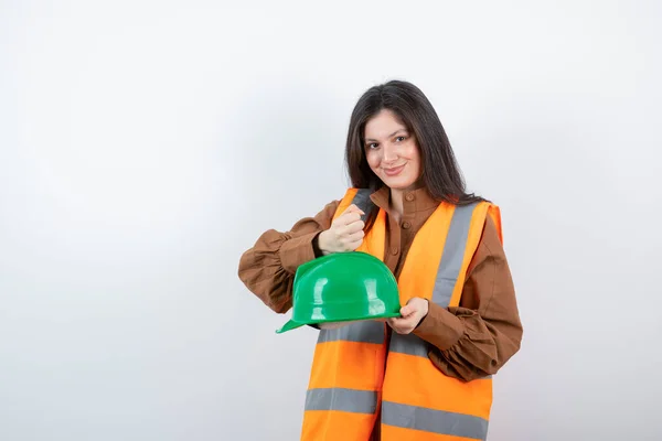 Ingenieurin Orangefarbener Weste Mit Grünem Hut Hochwertiges Foto — Stockfoto