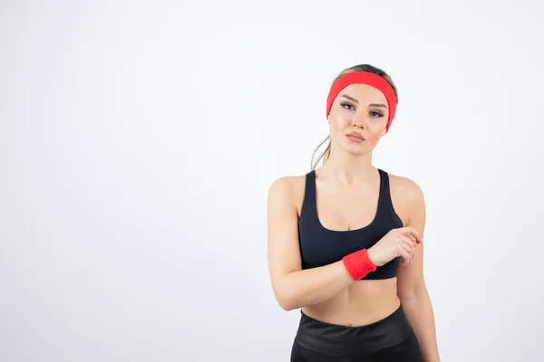 Jovem Mulher Sportswear Preto Luvas Boxe Fundo Branco — Fotografia de Stock