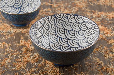 Ahşap arka planda boş çorba tabağı. Yüksek kalite fotoğraf