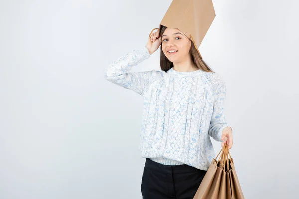 Retrato Adolescente Suéter Sosteniendo Bolsas Compras —  Fotos de Stock