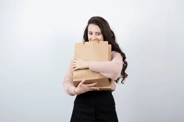 Retrato Hermosa Mujer Suéter Sosteniendo Bolsas Paquetes Con Compras Después —  Fotos de Stock