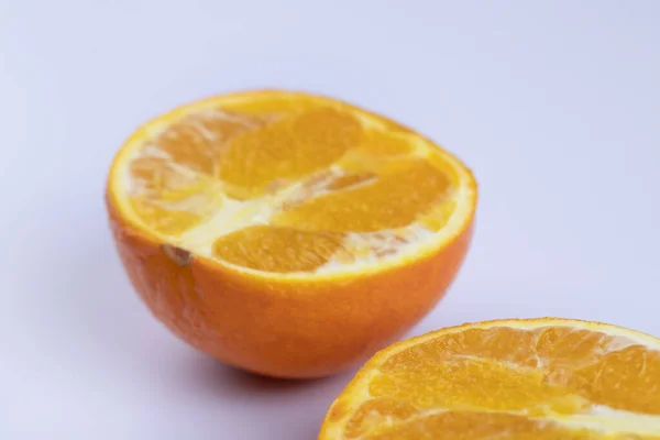 Fruta Naranja Dulce Rodajas Colocada Sobre Fondo Blanco Foto Alta — Foto de Stock