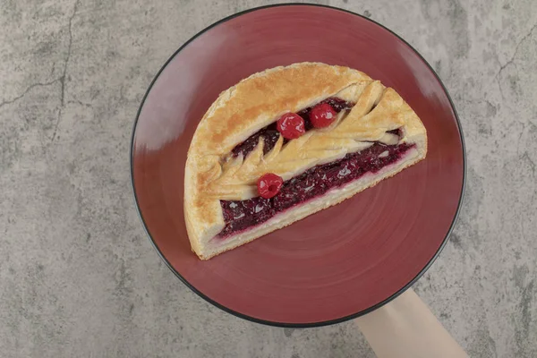 Gâteau Fromage Sucré Tranché Avec Savoureuses Baies Sur Une Assiette — Photo