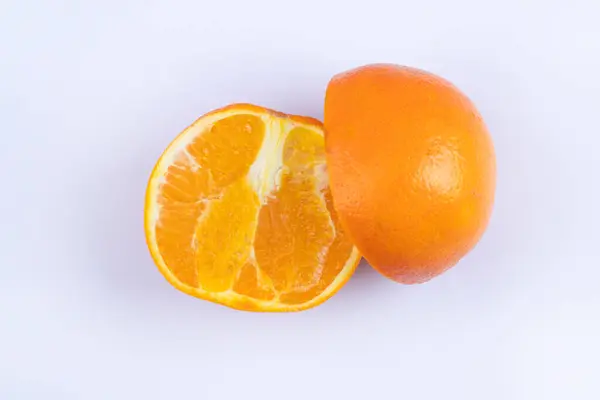 Fruta Naranja Dulce Rodajas Colocada Sobre Fondo Blanco Foto Alta — Foto de Stock