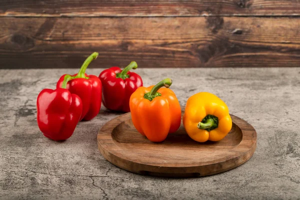 Wooden Plate Colorful Sweet Bell Peppers Stone Background High Quality — Stockfoto