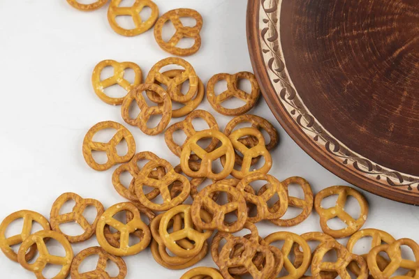 Крекеры Bretzels Солью Изолированы Белом Фоне Высокое Качество Фото — стоковое фото