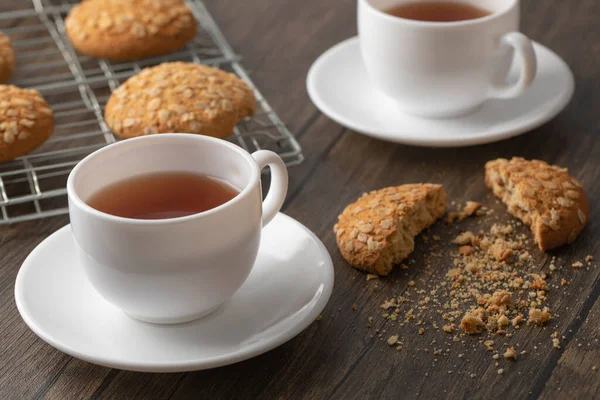 Galletas Avena Con Semillas Cereales Colocados Sobre Mesa Madera Foto — Foto de Stock