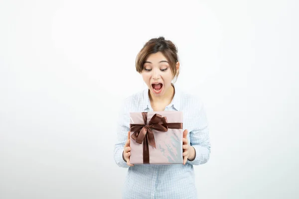 Portrait Young Cute Girl Holding Present Box Ribbon High Quality — Stock Photo, Image