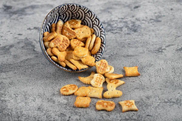 Bowl Full Crispy Crackers Placed Stone Background High Quality Photo — Stock Photo, Image