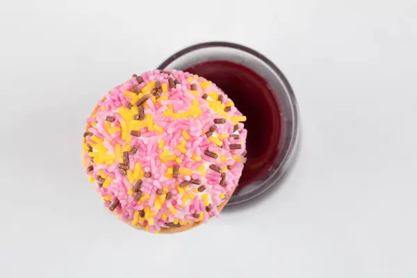 One Whole Delicious Cookie Colorful Sprinkles Placed Wineglass High Quality — Stock Photo, Image