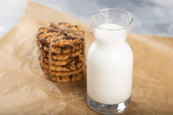 Pilha Biscoitos Integrais Copo Leite Assadeira Foto Alta Qualidade — Fotografia de Stock