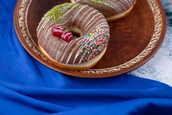 Plate Delicious Chocolate Donuts Cherry Colorful Sprinkles High Quality Photo — Stock Photo, Image