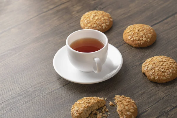 Oatmeal Biscuits Cup Hot Tea Wooden Table High Quality Photo — Stock Photo, Image