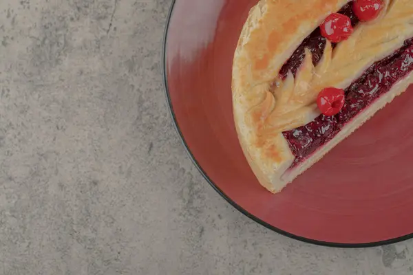 Gâteau Fromage Sucré Tranché Avec Savoureuses Baies Sur Une Assiette — Photo