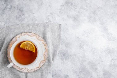 Limonlu ve tarçınlı bir fincan çay. Yüksek kalite fotoğraf