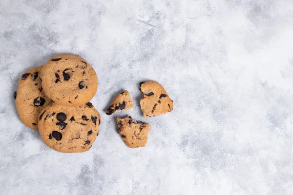Süße Kekse Mit Rosinen Auf Grauem Hintergrund Nahsicht — Stockfoto