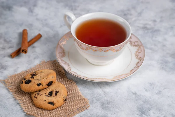 Cup Tea Sweet Cookies Raisins Cinnamon Sticks Grey Background Close — Stock Photo, Image