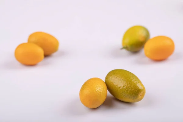 Verse Gezonde Cumquats Kumquats Geïsoleerd Een Witte Achtergrond Hoge Kwaliteit — Stockfoto