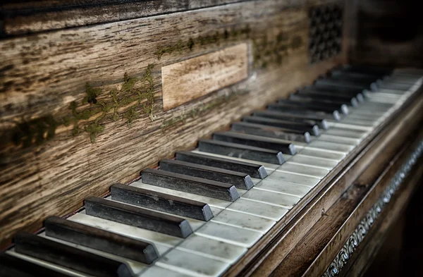 Primo piano di antichi tasti del pianoforte — Foto Stock