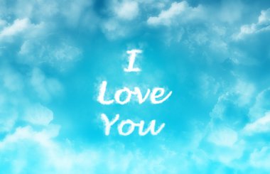 I Love You mavi gökyüzü üzerinde