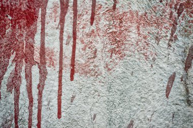 Kırmızı boya sıçrama ile kirli beton duvar