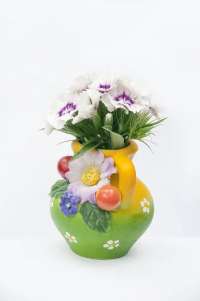 Flores no pequeno vaso — Fotografia de Stock