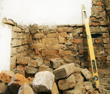  Tamir Servisi, birçok eski tuğla