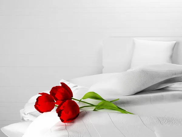 Červené květy jsou na postel, — Stock fotografie