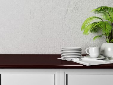 tabakları, bir fincan ve masanın üzerinde yeşil bir bitki