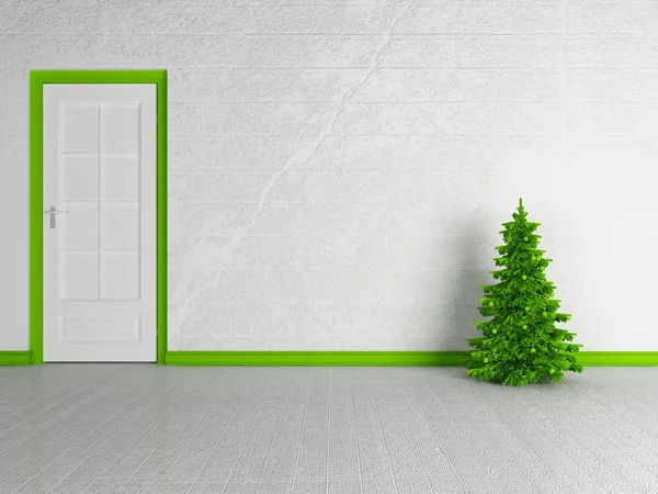 Рождественская елка возле двери — стоковое фото