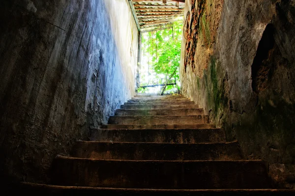 階段と古いサイロ — ストック写真