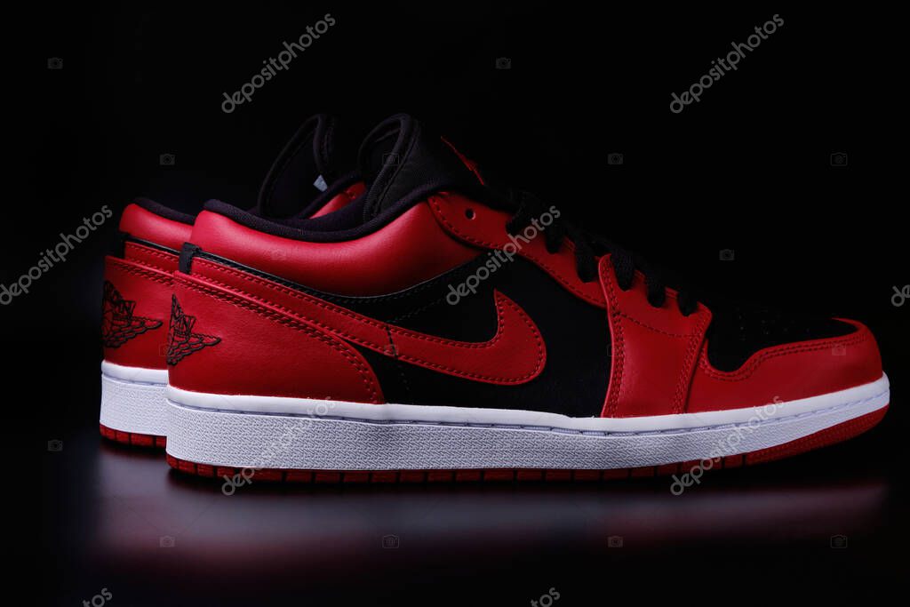 Nike Air Jordan Retro Low Reverse Bred zapatillas de color sobre