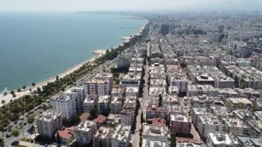 Deniz kenarı şehir hava görüntüsünü engelliyor