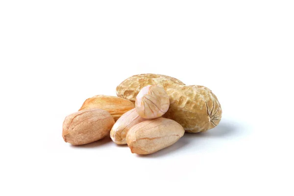 Amendoins Crus Isolados Branco Pico Amendoim Poucas Palavras — Fotografia de Stock