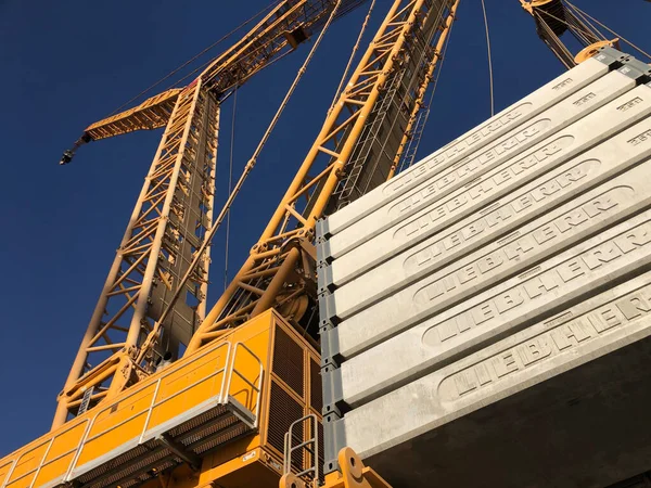 Huge Liebherr crawler crane bottom up view. Liebherr crane boom and counterweight. — Stock Photo, Image