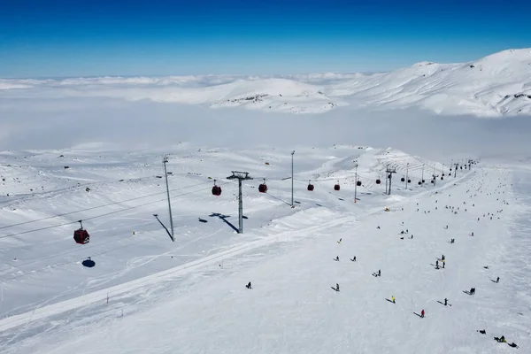 Cable car on snow covered slope of ski resort — Stock Photo, Image