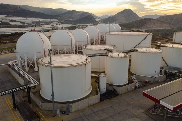Storage tanks for liquefied natural gas — Stock Photo, Image