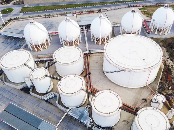 Tanques de armazenamento para gás natural liquefeito — Fotografia de Stock