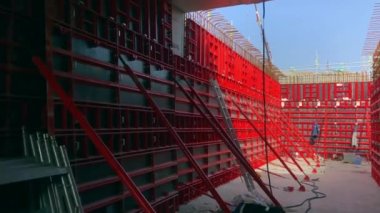 Güçlendirilmiş beton tünel duvarları.
