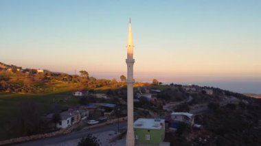 Dağ köyünde minare