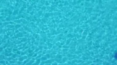 Yüzme havuzunda su