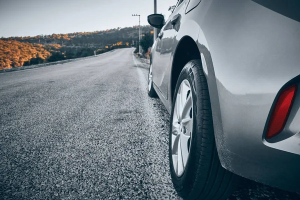 Coche al lado de la carretera —  Fotos de Stock