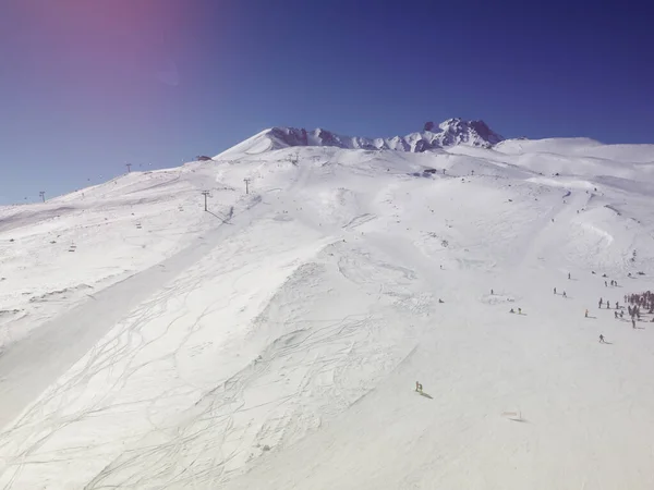 アーシー山の雪に覆われた斜面 — ストック写真