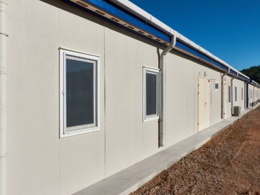 Tek katlı prefabrik sanayi binası.