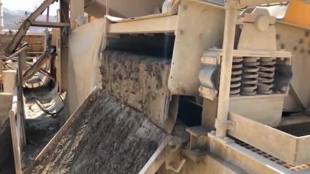 Maszyna do kruszenia kamieni roboczych — Wideo stockowe